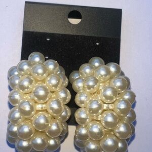 Elegant Pearl Cluster Clip on Earrings‎